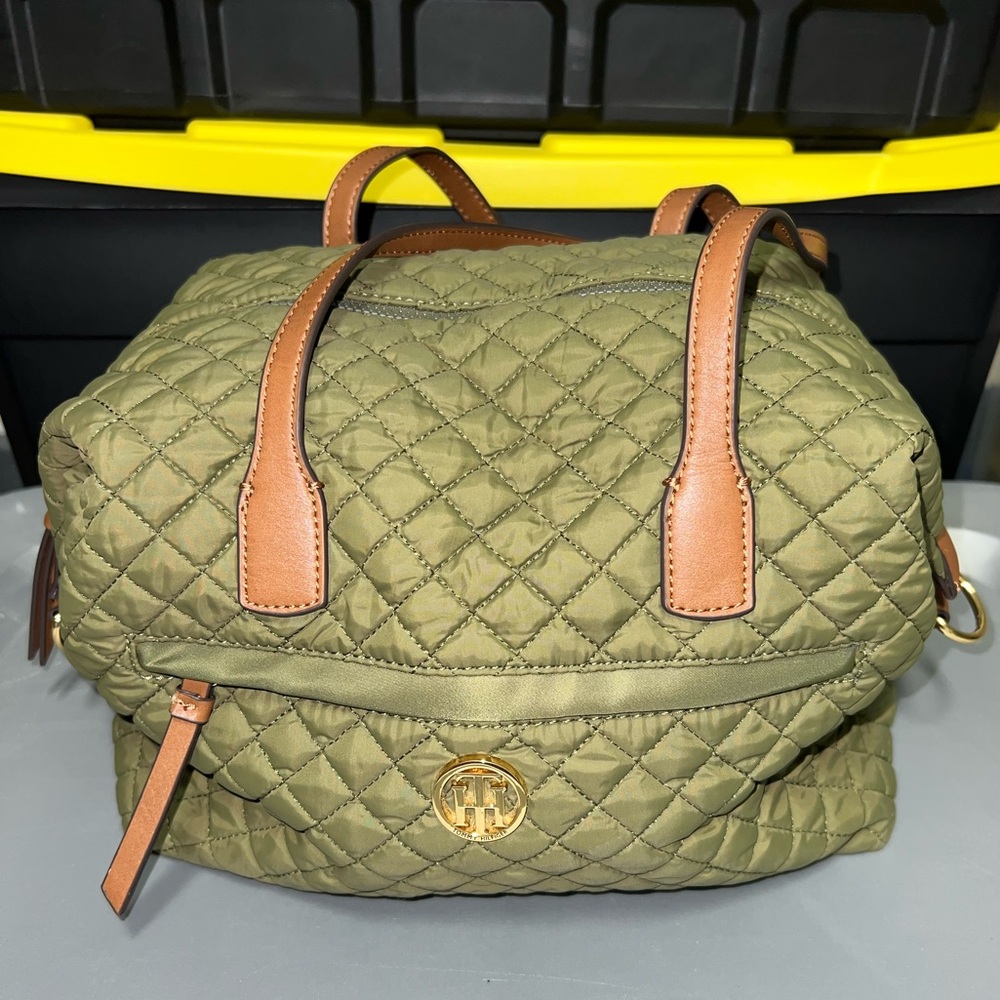Tommy Hilfiger handbag. Like new.